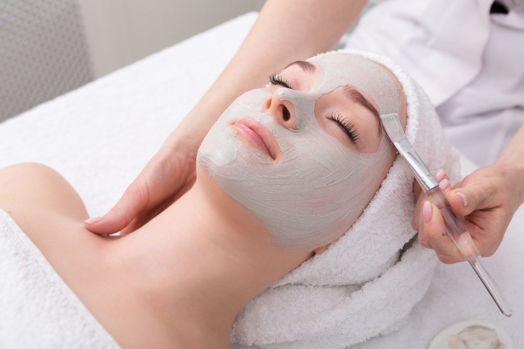 woman having face mask treatment
