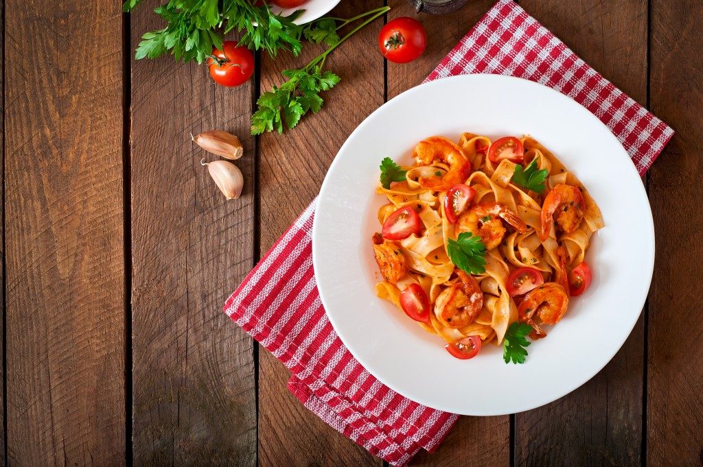 red sauce pasta with tomato slices